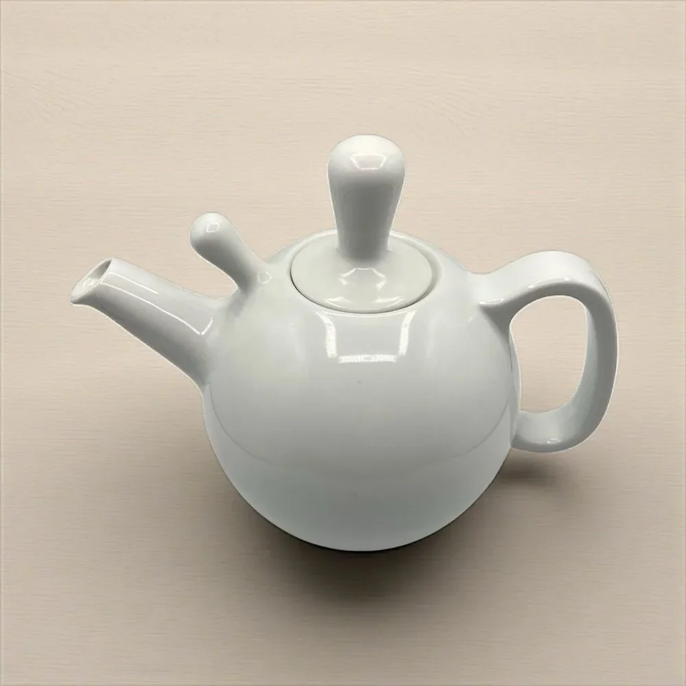 Crate & Barrel Segaform 6 Cup Glazed White Teapot with Lid